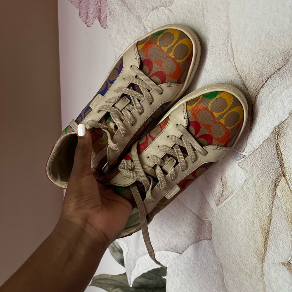 Coach colorful classic. Size 9..5